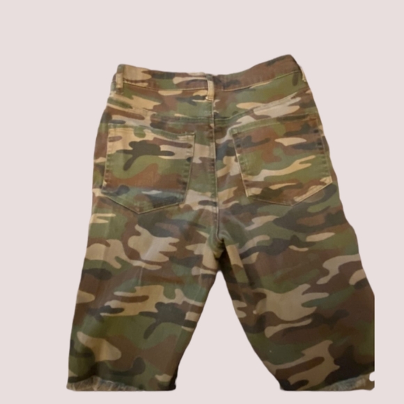 American  Eagle outfitters Camo shorts - Picture 2 of 3
